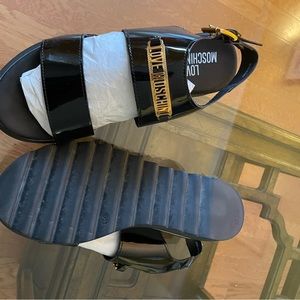 Duel strap, patent leather, Love Moschino, size 40 dad sandals.